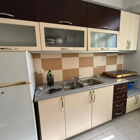 Roy Apartment *