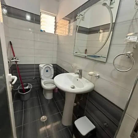 Roy Apartment *